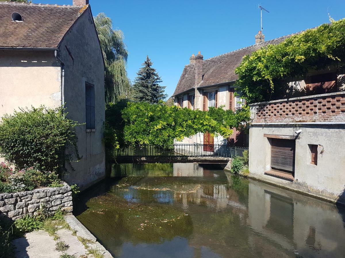 Logis Hotel Restaurant De L'Abbaye Ferrieres-en-Gatinais Exterior foto